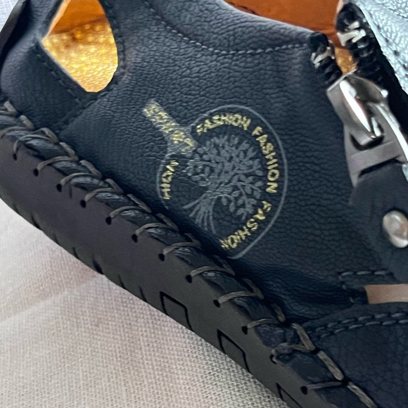 Men’s Comfort Walking Shoes. - Picture 2 of 7